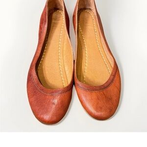 Frye Womens Size 7.5M Carson Ballet Flats Cognac Slip On Leather Shoes.